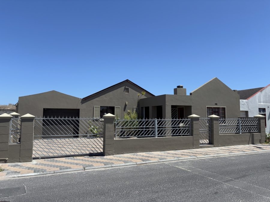 4 Bedroom Property for Sale in Colorado Park Western Cape